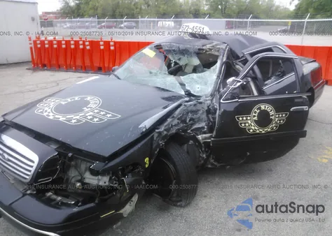 1999 Ford Crown Victoria Lx z USA, uszkodzony, nr VIN 2FAFP74W4XX115098